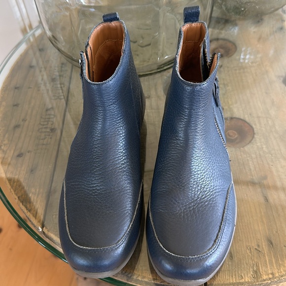 🔴Vionic, navy boots - Picture 2 of 8